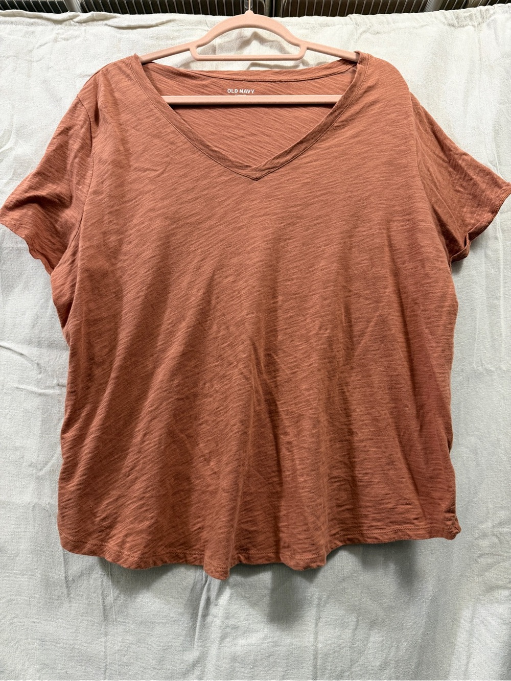 Old Navy Short-Sleeve V-Neck Tee in Rust Orange